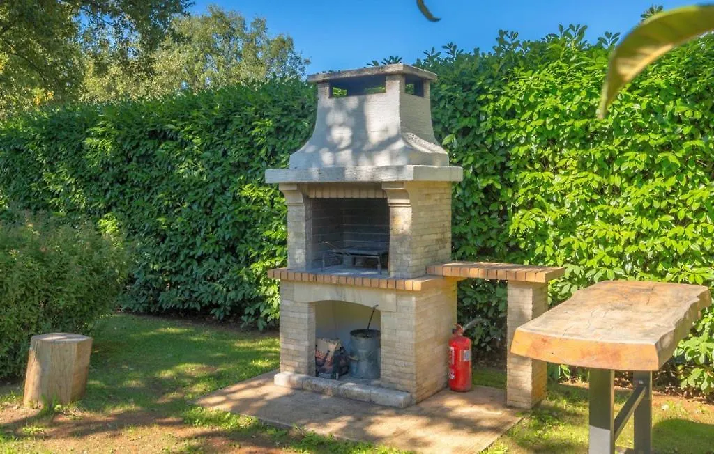 Beautiful Villa Chantilly With Pool In Visnjan Fabci