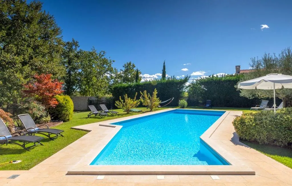 Beautiful Villa Chantilly With Pool In Visnjan Fabci
